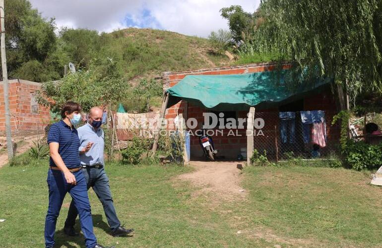 Recorrió con el presidente comunal diferentes barrios de la localidad