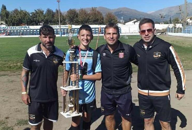 Imagen de Jeremías Vega, jugador juvenil de C.A.U. se consagró Campeón de la Copa de Oro Bariloche Cup 2021