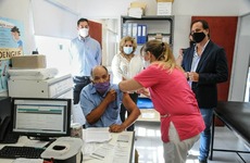 Primeras dosis para adultos mayores de 60 años