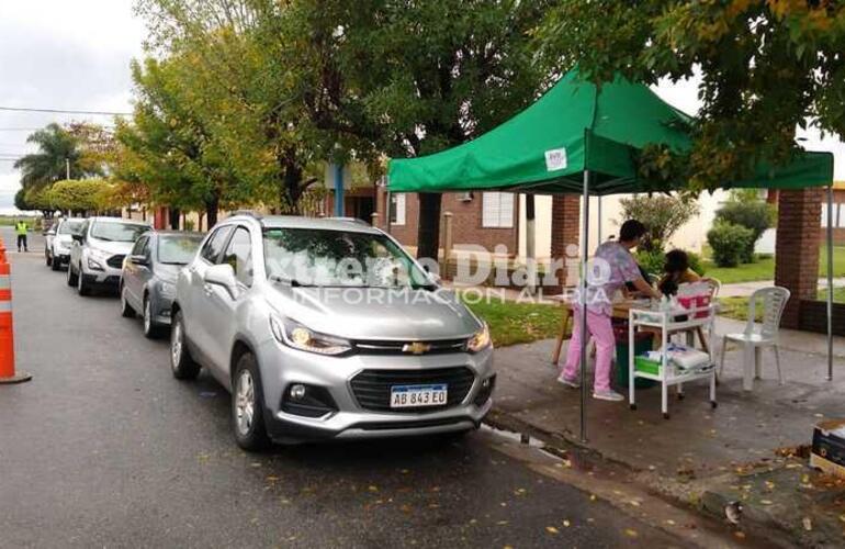 El operativo de vacunación se realizó frente al Centro de Salud