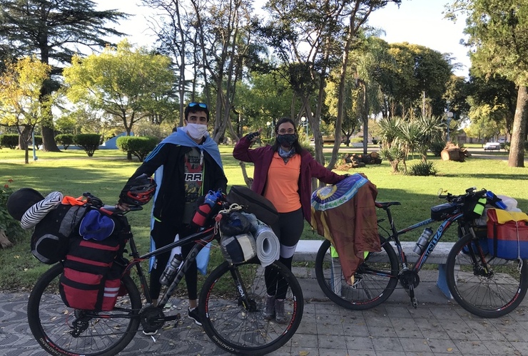 Imagen de Argentina-Colombia: Inició la travesía en bicicleta de 2 jóvenes de Arroyo Seco