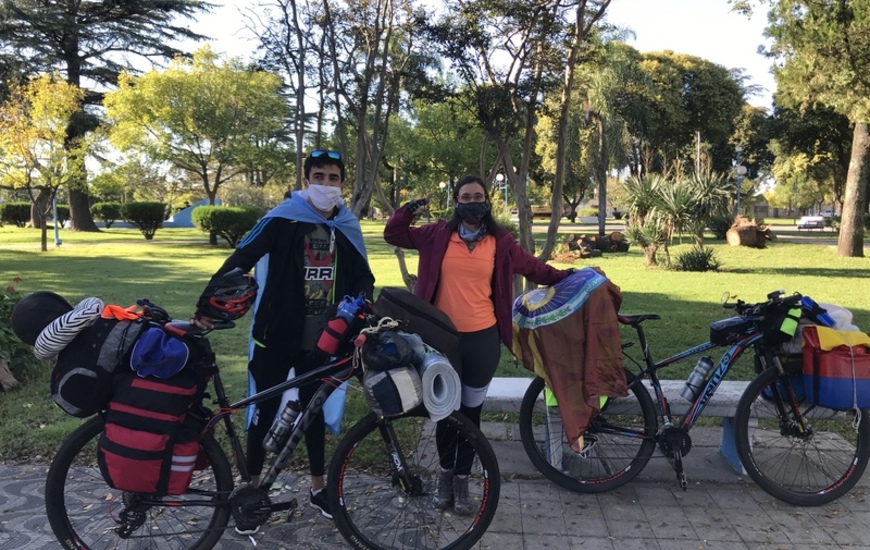 Imagen de Argentina-Colombia: Inici&oacute; la traves&iacute;a en bicicleta de 2 j&oacute;venes de Arroyo Seco