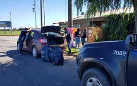Imagen de Robo, persecuci&oacute;n y detenci&oacute;n en General Lagos: personas en autom&oacute;vil, con indumentaria robada de Baradero