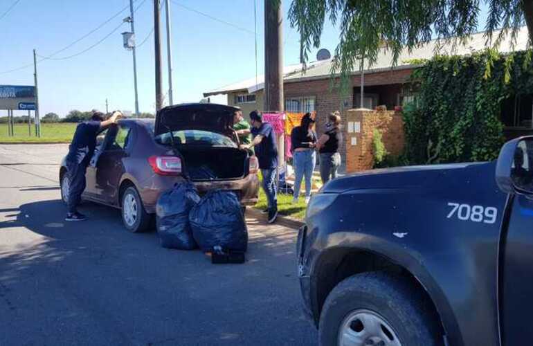 Imagen de Robo, persecución y detención en General Lagos: personas en automóvil, con indumentaria robada de Baradero