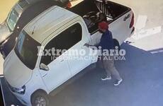 Imagen de Le roban tras estacionar en estación de servicios