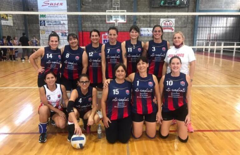 Imagen de El maxi voley �B� de Talleres, super&oacute; 3 a 0 a Estudiantil