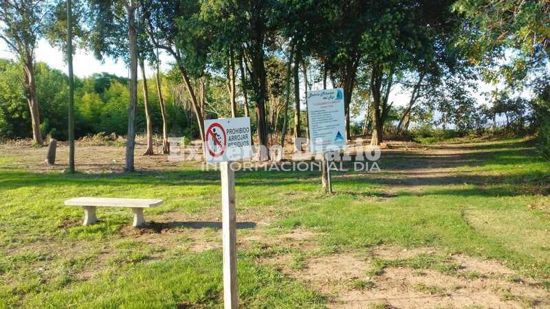 Imagen de Mirador del R&iacute;o: vecinos colocaron bancos y carteler&iacute;a