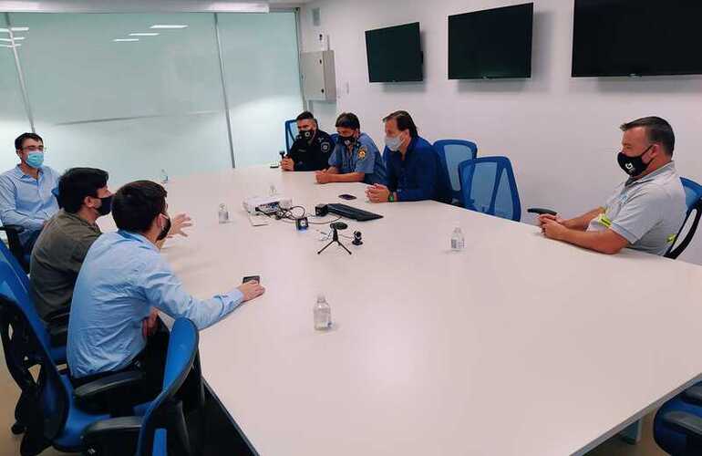 Visita en la sede de gobernación en Rosario a la central 'El Ojo', del Ministerio de Seguridad de Santa Fe. Visita en la sede de gobernación en Rosario a la central 'El Ojo', del Ministerio de Seguridad de Santa Fe.