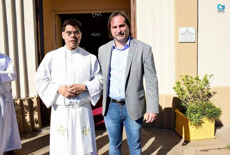 La imagen junto al Presidente Comunal Esteban Ferri corresponde al primer Tedeum de la historia en la localidad.