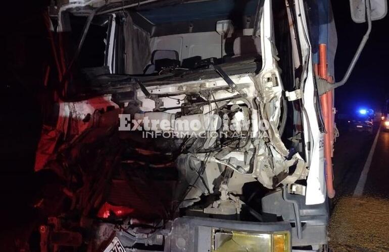 Imagen de Accidente entre camiones con chofer atrapado