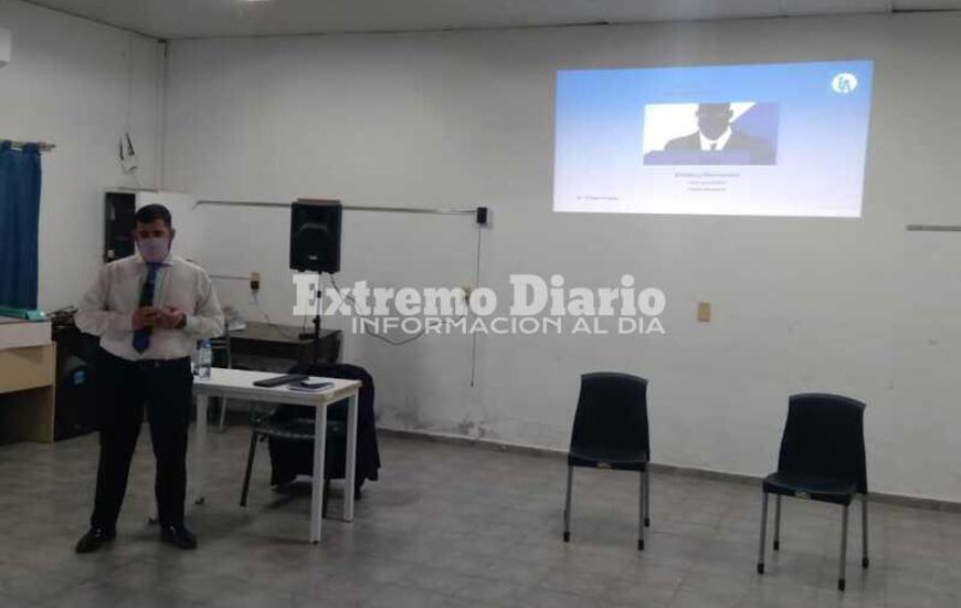 La charla se extendi&oacute; cerca de dos horas.
