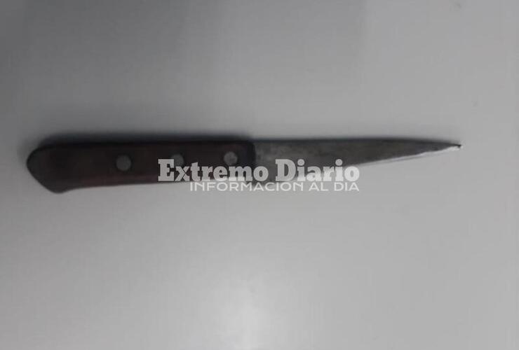 Imagen de Arrestan a un sujeto y le secuestran un cuchillo