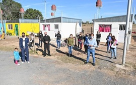 Imagen de Se entregaron 6 viviendas de emergencias en barrio Don Orione, a familias reubicadas desde barrio La Costa