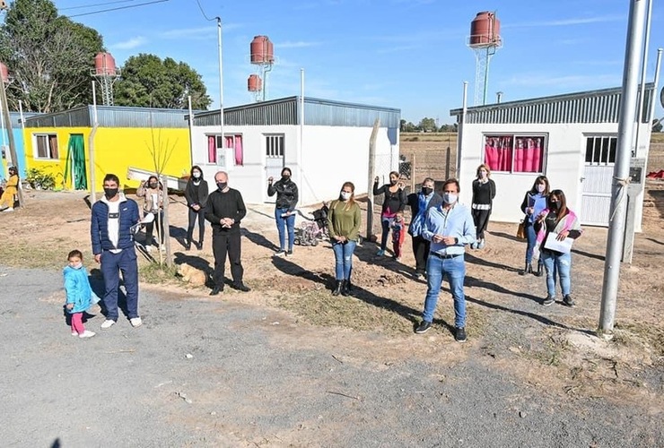 Imagen de Se entregaron 6 viviendas de emergencias en barrio Don Orione, a familias reubicadas desde barrio La Costa