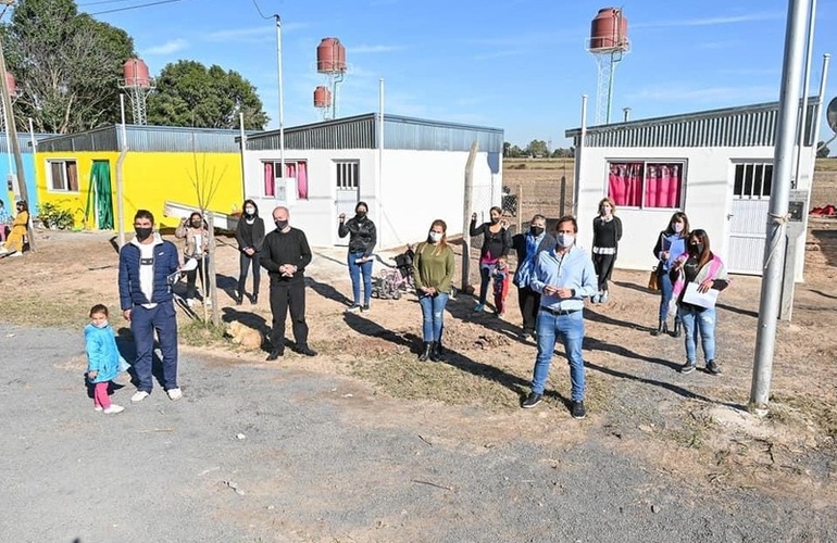 Imagen de Se entregaron 6 viviendas de emergencias en barrio Don Orione, a familias reubicadas desde barrio La Costa