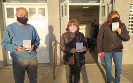 Imagen de Covid-19: Hoy en el CIC, se inocul&oacute; alrededor de 50 personas con primeras y segundas dosis de Astrazeneca.
