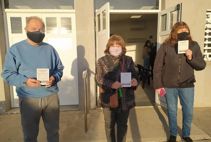 Imagen de Covid-19: Hoy en el CIC, se inoculó alrededor de 50 personas con primeras y segundas dosis de Astrazeneca.