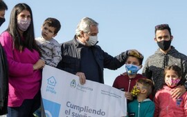 El presidente hizo anuncios para la construcci&oacute;n de viviendas en Mercedes. (Presidencia)