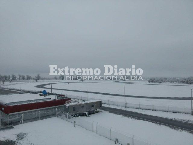 El Oscar Cabal&eacute;n tambi&eacute;n se vio cubierto de nieve en esta muestra anticipada del duro invierno que se avecina en el pa&iacute;s. Una gran diferencia con otros a&ntilde;os en que para esta misma &eacute;poca del a&ntilde;o se realizaron carreras.