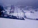 Cuesta reconocerlo pero es el circuito de Spa-Francorchamps en la zona de Eau Rouge, cubierto por una de las nevadas que suelen ser habituales en la zona  durante el invierno europeo.