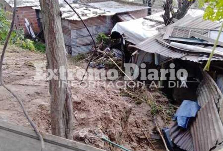 La avalancha se produjo por el desborde de una pileta en el predio de la Arenera