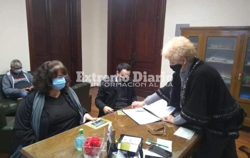 Sabbatini firm&oacute; las escrituras en Santa Fe