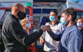 Imagen de La provincia entreg&oacute; una ambulancia de alta complejidad al SAMCo de Villa Constituci&oacute;n