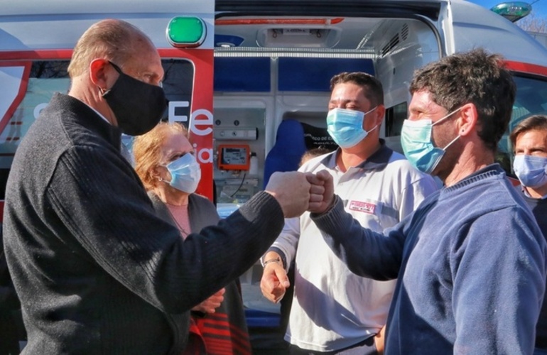 Imagen de La provincia entregó una ambulancia de alta complejidad al SAMCo de Villa Constitución