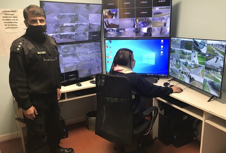 Imagen de El centro de monitoreo, cuenta con más de 45 cámaras de vigilancia distribuidas por toda la localidad.