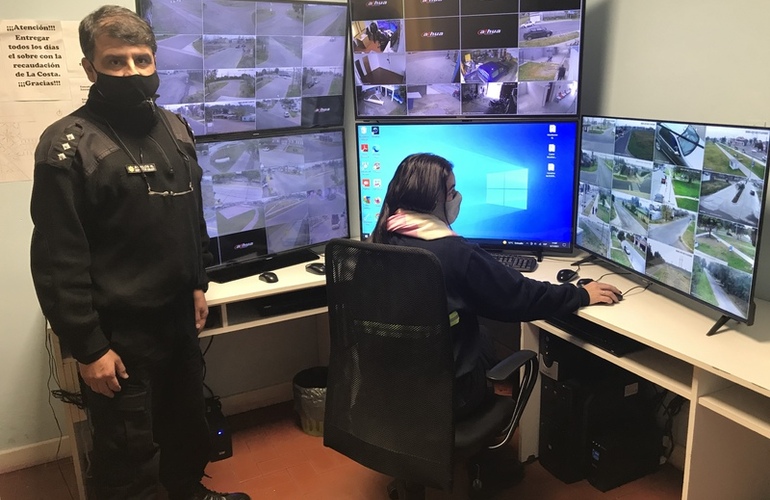 Imagen de El centro de monitoreo, cuenta con más de 45 cámaras de vigilancia distribuidas por toda la localidad.