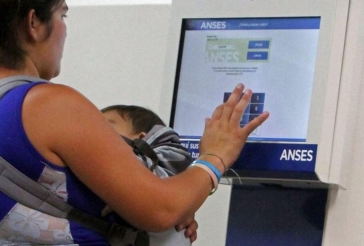 Imagen de Desde este jueves, plus de más de 7 mil pesos para 880 mil beneficiarios de AUH