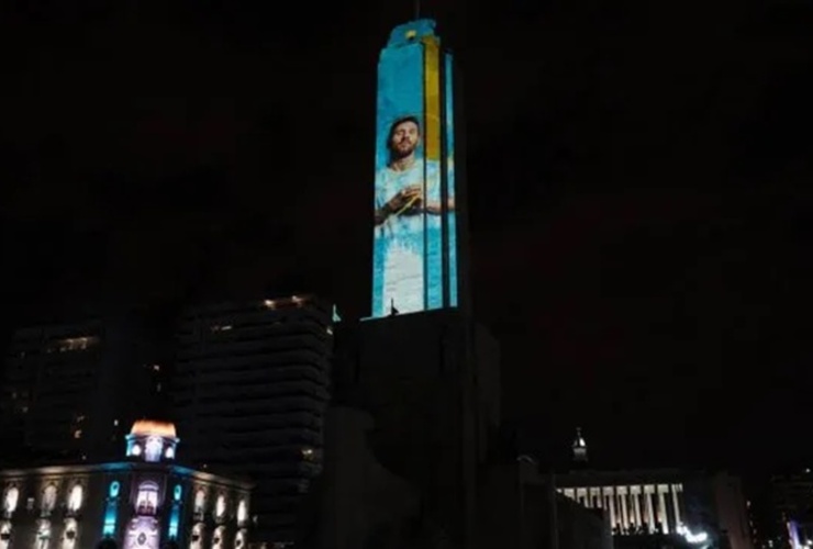 Imagen de La noche en que el Monumento se convirtió en una gran imagen de Messi