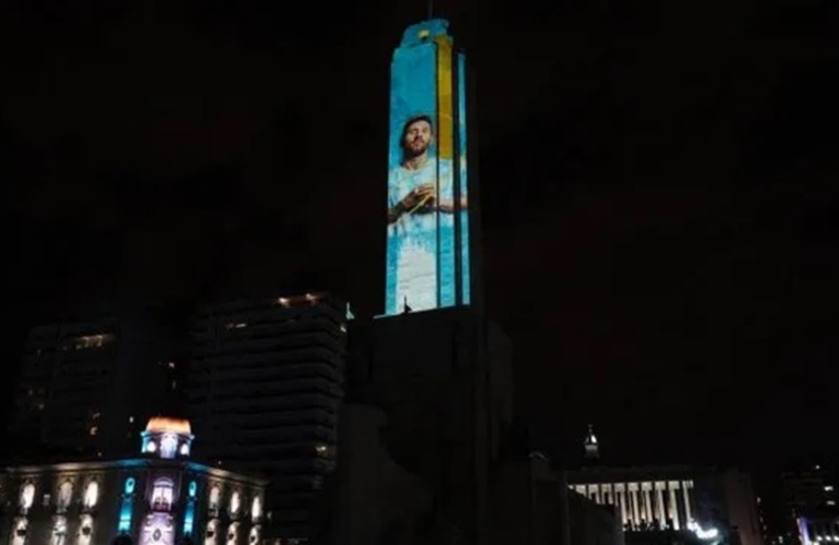 Imagen de La noche en que el Monumento se convirti&oacute; en una gran imagen de Messi
