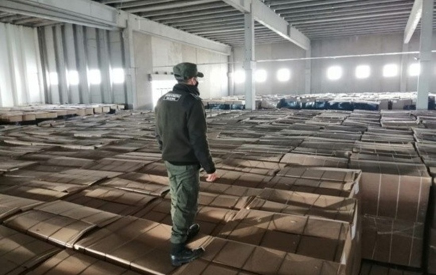 El tabaco ingresaba al pa&iacute;s en camiones que luego se desviaban a una nave industrial donde permanec&iacute;an ocultos.