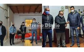 Alex Sabattini acompa&ntilde;&oacute; a Fabricio Torres en la entrega de los aportes.