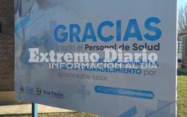 El cartel se encuentra en inmediaciones del Centro de Salud.