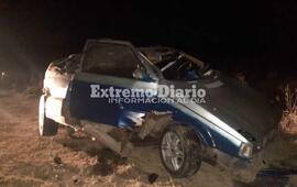 El coche supuestamente estaba estacionado, piensan que alguien lo choc&oacute; y lo arrastr&oacute; varios metros antes de quedar as&iacute;. Estaba sin ocupantes.