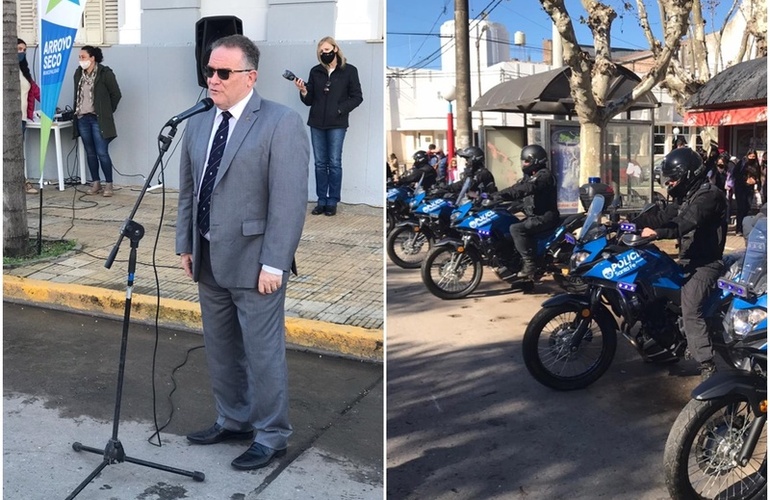 Imagen de El ministro Lagna en la presentación de nuevas motos para la policía