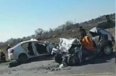 Imagen de Fallecieron tres personas tras chocar dos autos en la AO-12
