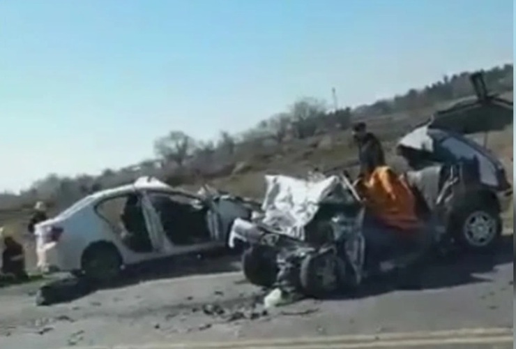 Imagen de Fallecieron tres personas tras chocar dos autos en la AO-12