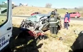 Imagen de Muri&oacute; un automovilista al estrellarse contra un cami&oacute;n en la autopista