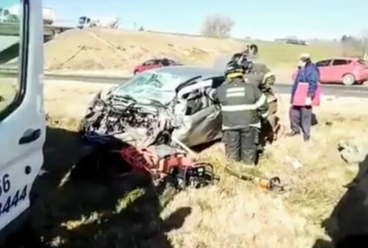 Imagen de Murió un automovilista al estrellarse contra un camión en la autopista