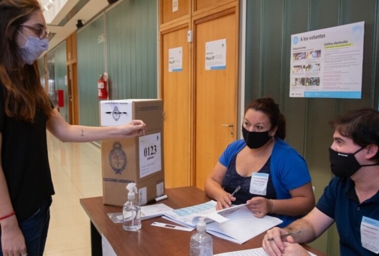 Imagen de Aconsejan chequear lugares de votación porque habrá cambios para priorizar espacios abiertos