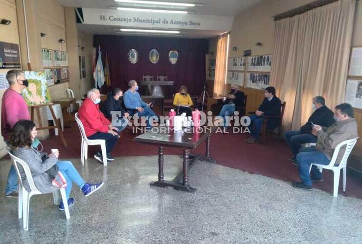 Imagen de Reunión con dirigentes de la región para exigir la repavimentación de Ruta 21