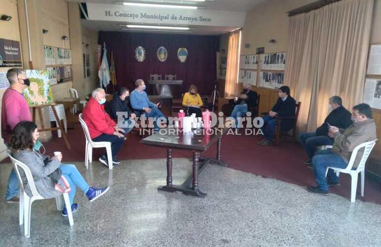 Imagen de Reunión con dirigentes de la región para exigir la repavimentación de Ruta 21