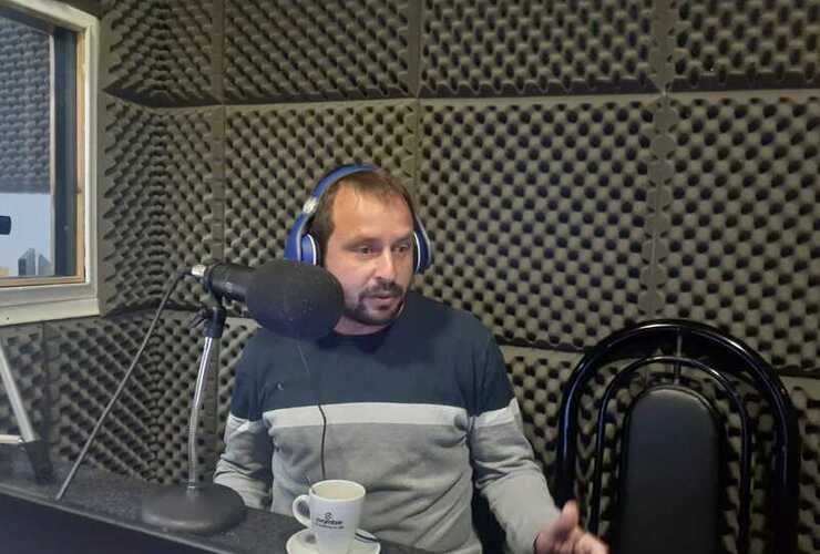 Fernando Purco en los estudios de Radio Extremo 106.9