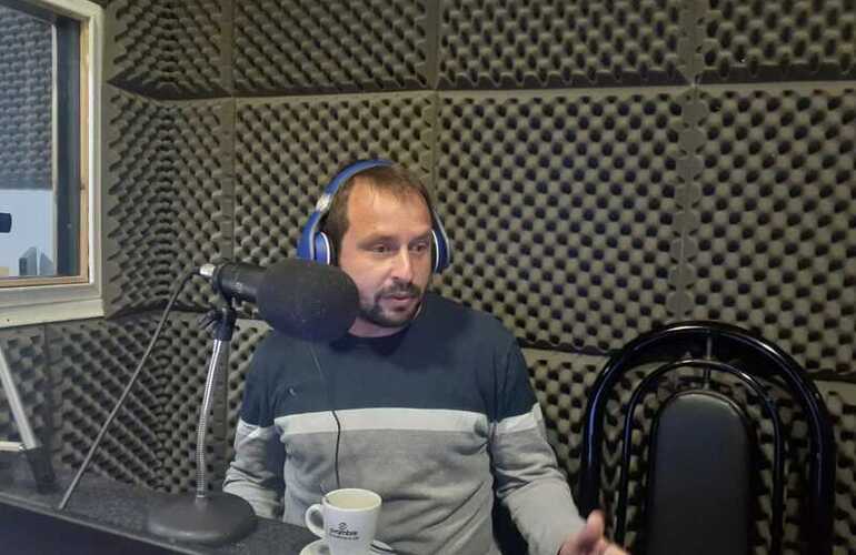 Fernando Purco en los estudios de Radio Extremo 106.9