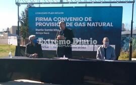Imagen de Perotti en la apertura de sobres para el mejoramiento integral del Barrio Santa Rita