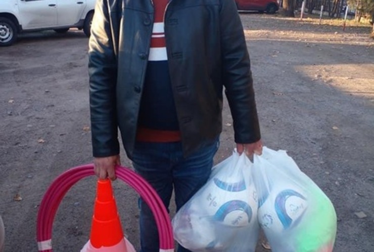 Imagen de Sportivo Figherense, recibi&oacute; materiales deportivos de parte del senador Marcelo Lewandowski