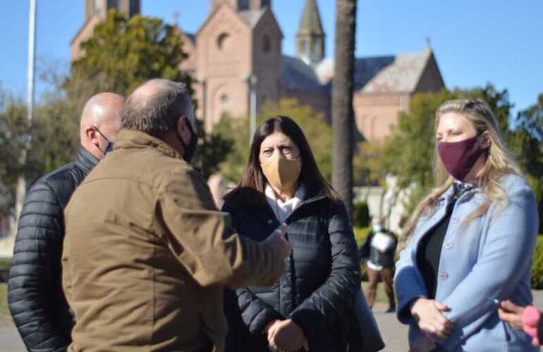 Imagen de Clara García: Perotti se abrazó a Cristina y le soltó la mano a Santa Fe"